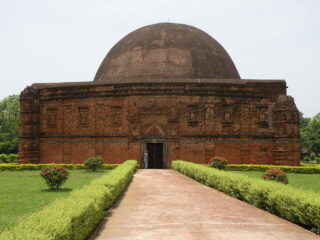 1280px-Eklakhi_Mausoleum